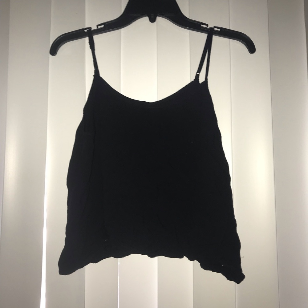 Super cute black cropped tank!